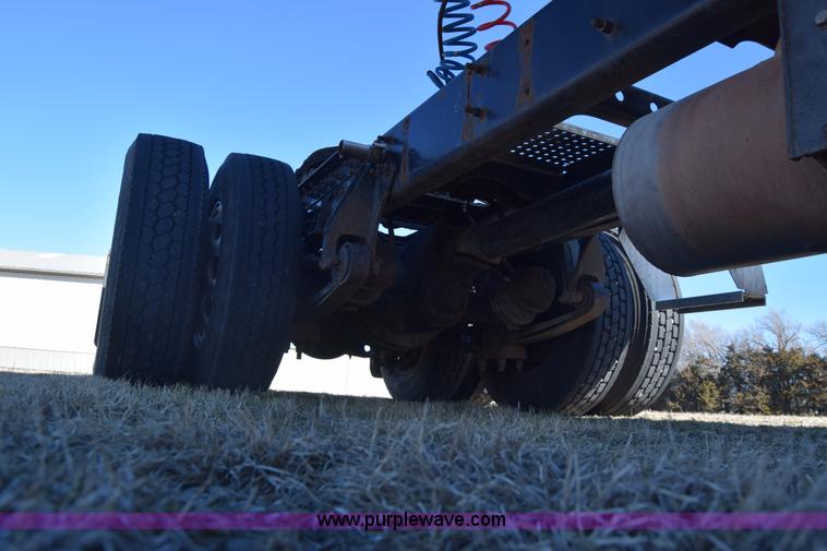 image for item K4488 2006 International 9900i semi truck