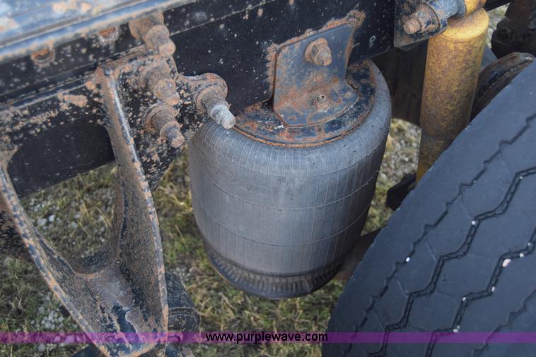 image for item K4488 2006 International 9900i semi truck