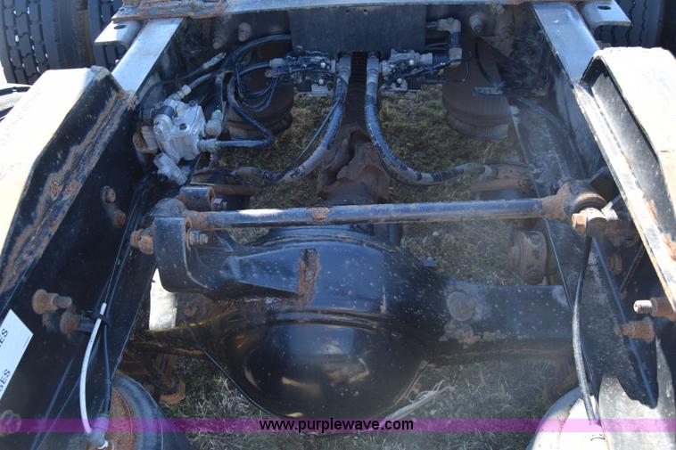 image for item K4488 2006 International 9900i semi truck