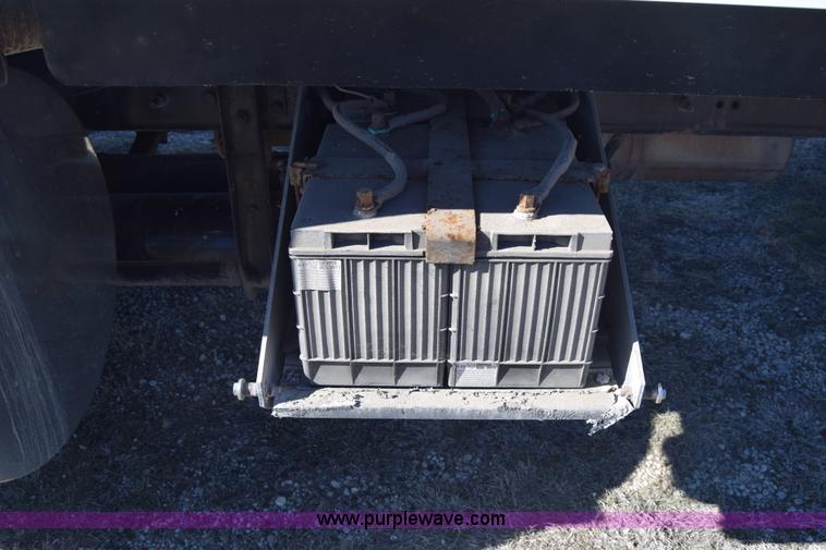 image for item K4488 2006 International 9900i semi truck