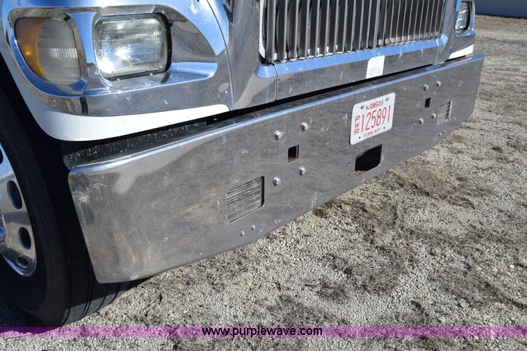 image for item K4488 2006 International 9900i semi truck