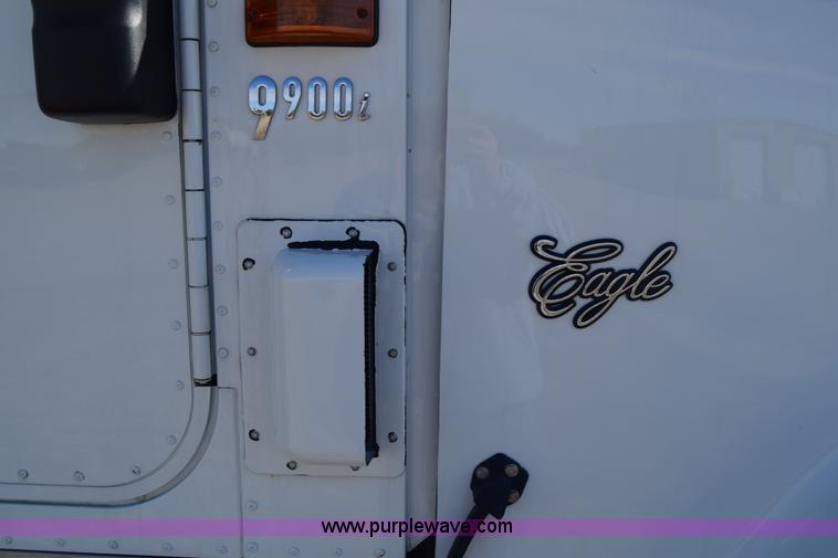 image for item K4488 2006 International 9900i semi truck