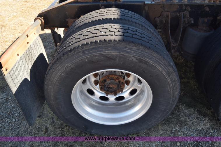 image for item K4488 2006 International 9900i semi truck