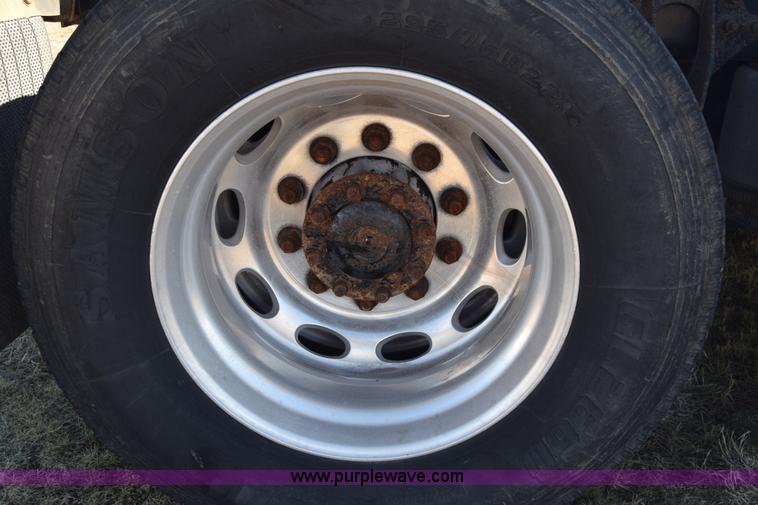 image for item K4488 2006 International 9900i semi truck