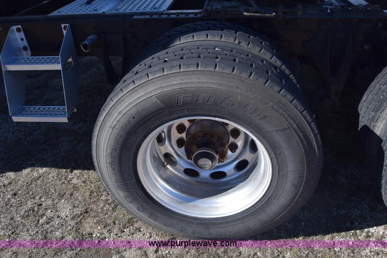 image for item K4488 2006 International 9900i semi truck