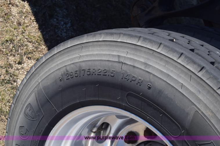 image for item K4488 2006 International 9900i semi truck