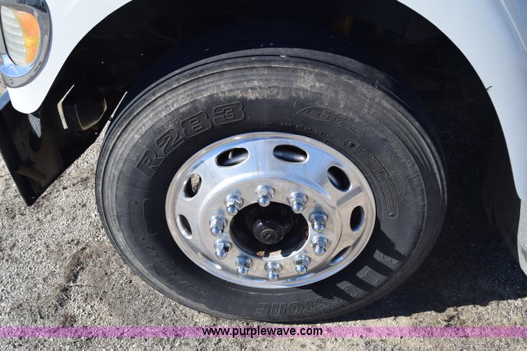 image for item K4488 2006 International 9900i semi truck