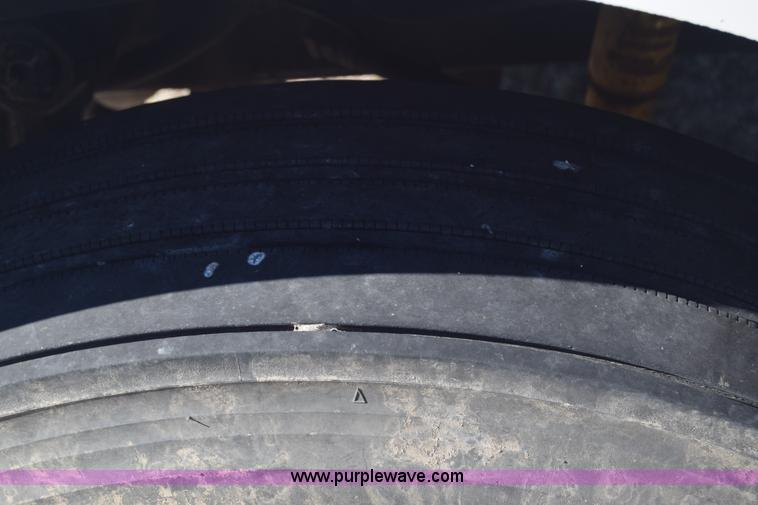 image for item K4488 2006 International 9900i semi truck