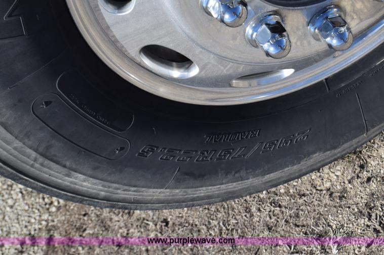 image for item K4488 2006 International 9900i semi truck