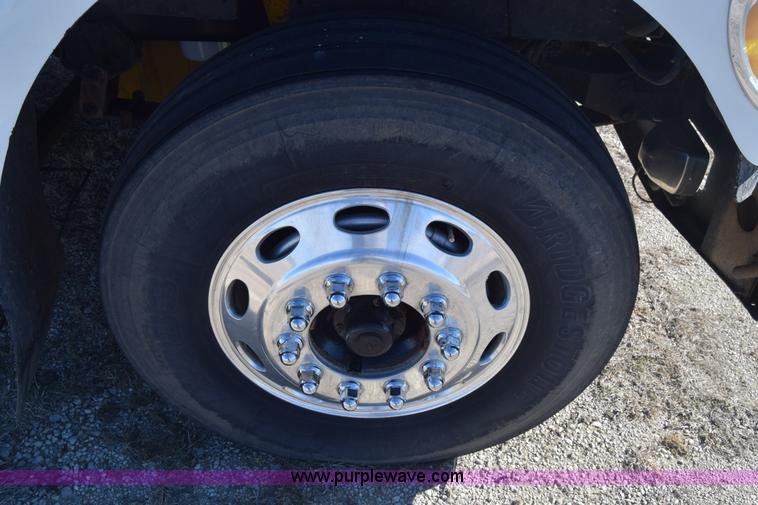 image for item K4488 2006 International 9900i semi truck