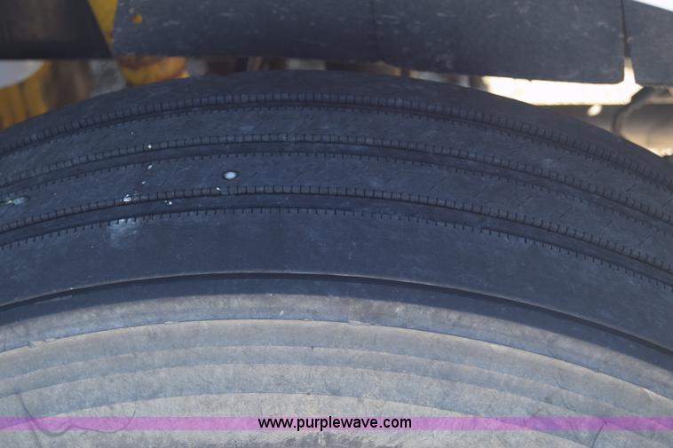 image for item K4488 2006 International 9900i semi truck