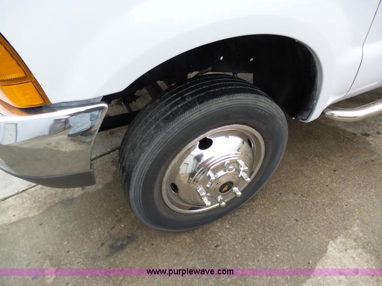 image for item K5476 1999 Ford F450 Super Duty utility truck