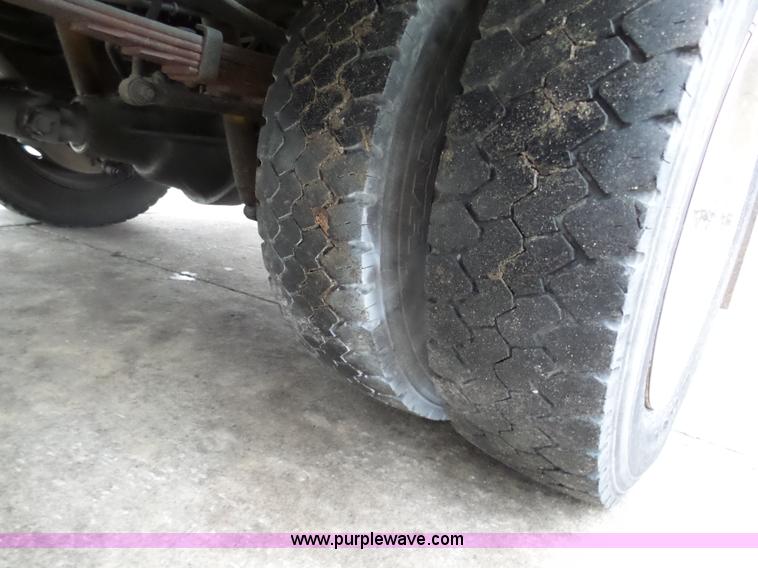 image for item K5476 1999 Ford F450 Super Duty utility truck