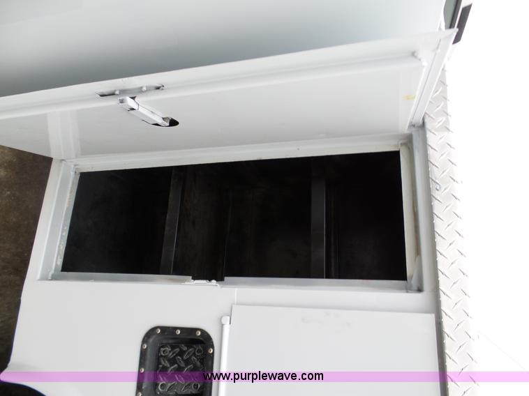 image for item K5476 1999 Ford F450 Super Duty utility truck