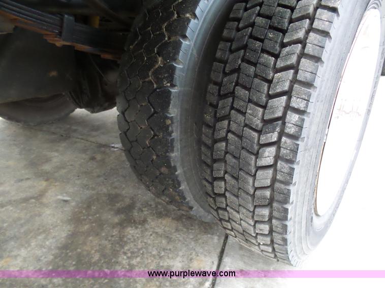 image for item K5476 1999 Ford F450 Super Duty utility truck