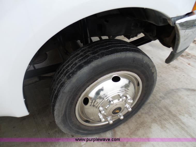 image for item K5476 1999 Ford F450 Super Duty utility truck