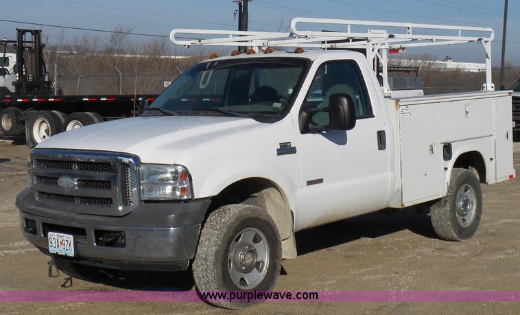 image for item K5483 2005 Ford F350 Super Duty utility truck