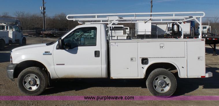 image for item K5483 2005 Ford F350 Super Duty utility truck