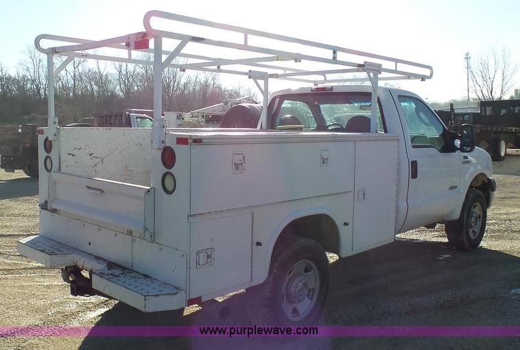 image for item K5483 2005 Ford F350 Super Duty utility truck
