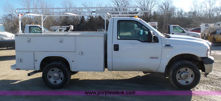 image for item K5483 2005 Ford F350 Super Duty utility truck