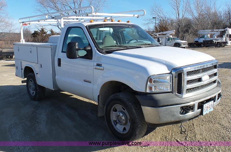 image for item K5483 2005 Ford F350 Super Duty utility truck