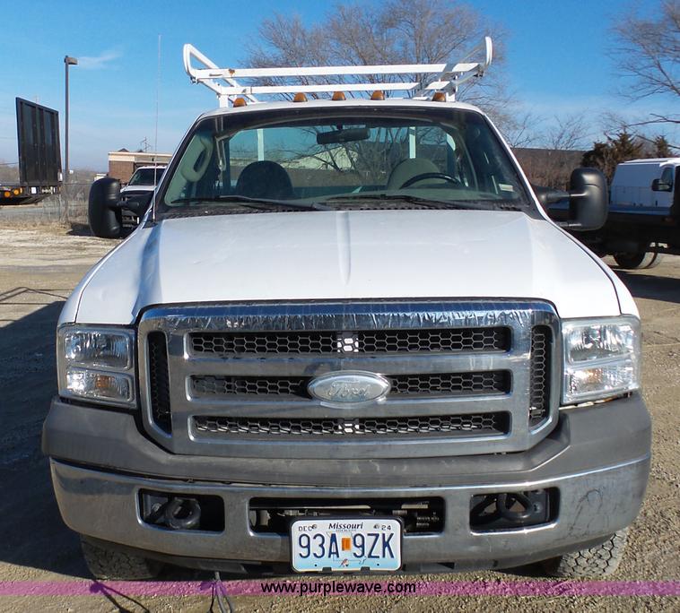 image for item K5483 2005 Ford F350 Super Duty utility truck