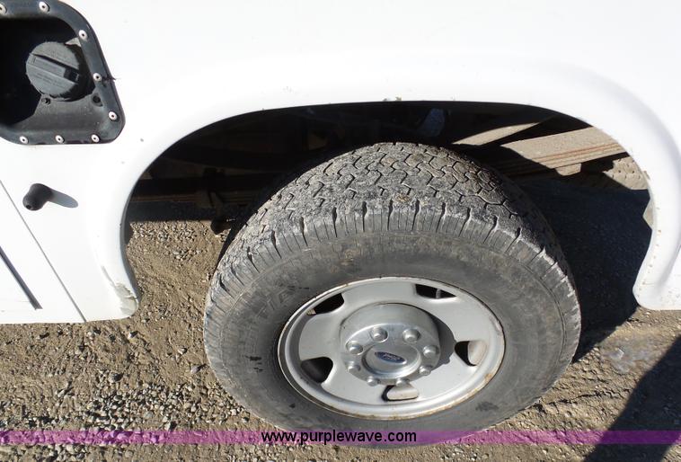 image for item K5483 2005 Ford F350 Super Duty utility truck