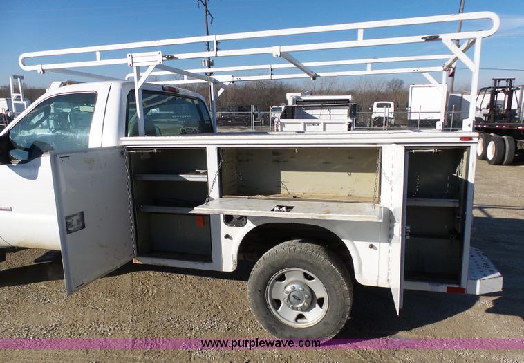image for item K5483 2005 Ford F350 Super Duty utility truck