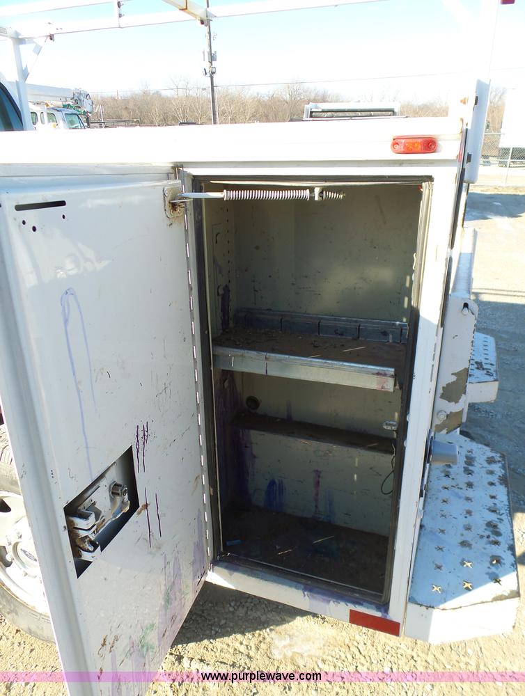 image for item K5483 2005 Ford F350 Super Duty utility truck