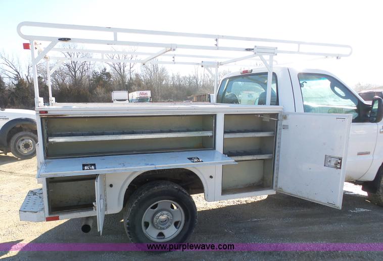 image for item K5483 2005 Ford F350 Super Duty utility truck