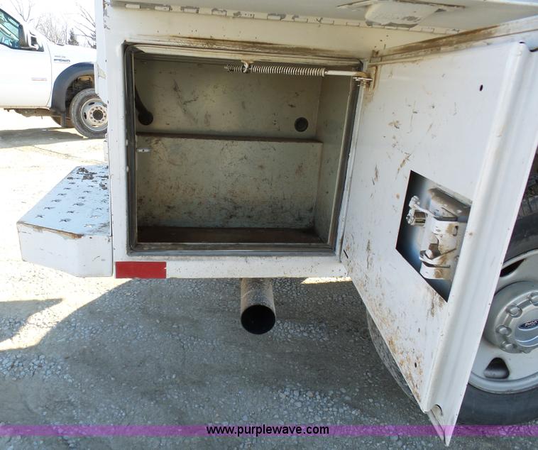 image for item K5483 2005 Ford F350 Super Duty utility truck