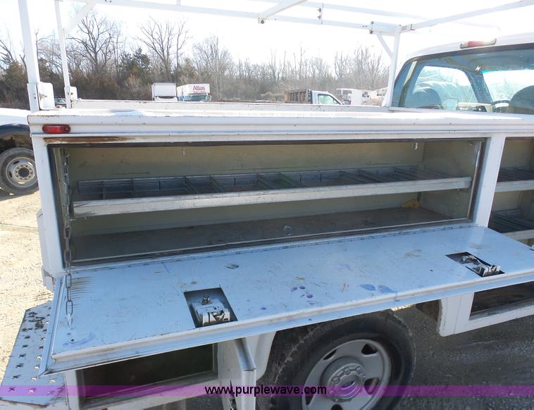 image for item K5483 2005 Ford F350 Super Duty utility truck