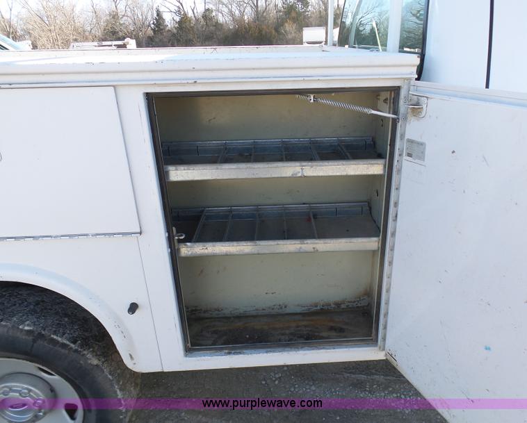 image for item K5483 2005 Ford F350 Super Duty utility truck