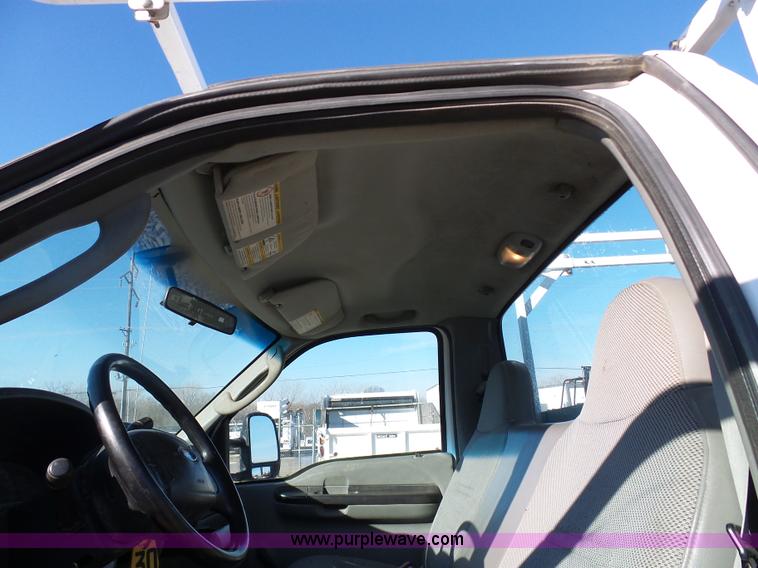 image for item K5483 2005 Ford F350 Super Duty utility truck