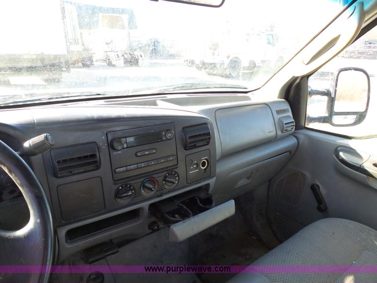 image for item K5483 2005 Ford F350 Super Duty utility truck