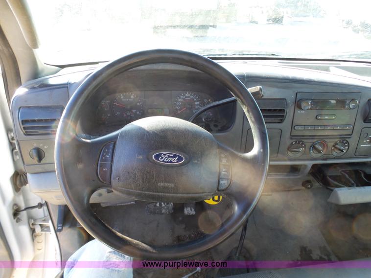 image for item K5483 2005 Ford F350 Super Duty utility truck