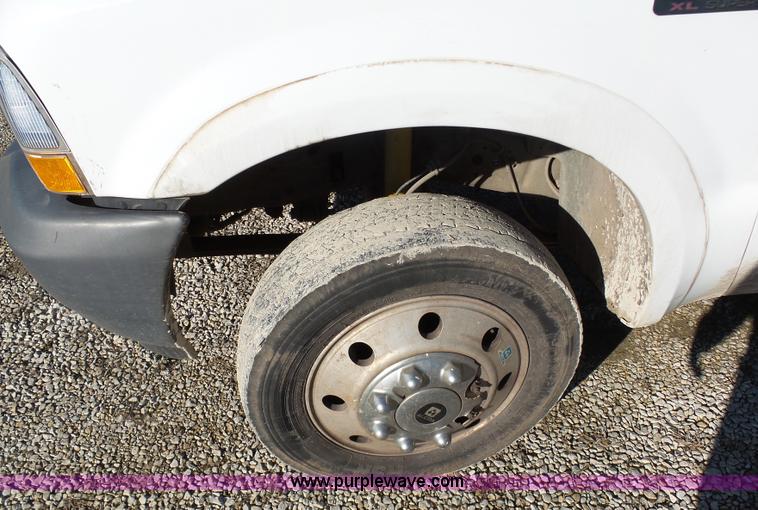 image for item K5484 2004 Ford F550 flatbed truck