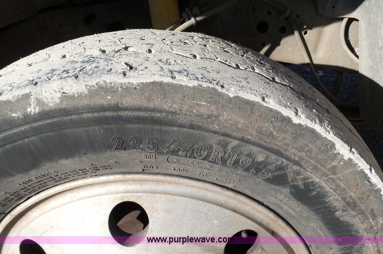 image for item K5484 2004 Ford F550 flatbed truck