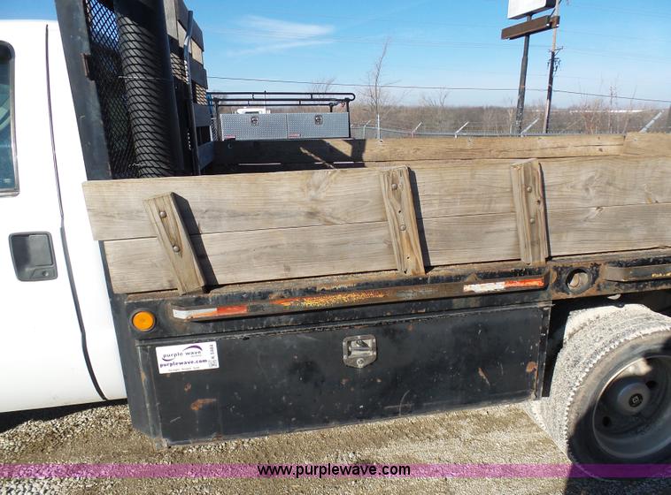 image for item K5484 2004 Ford F550 flatbed truck