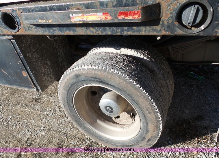 image for item K5484 2004 Ford F550 flatbed truck