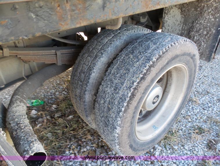 image for item K5484 2004 Ford F550 flatbed truck