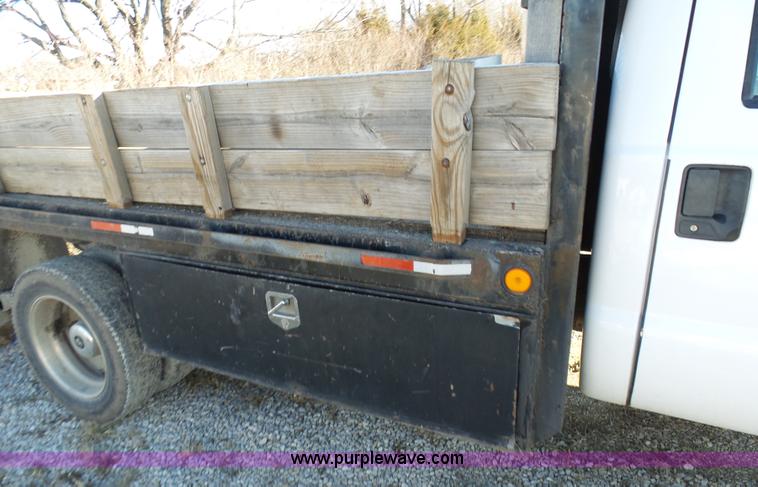 image for item K5484 2004 Ford F550 flatbed truck