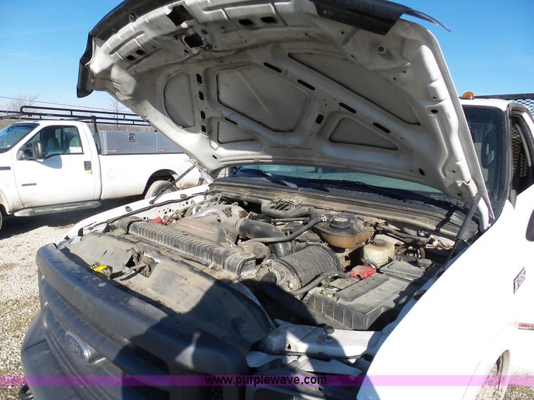 image for item K5484 2004 Ford F550 flatbed truck