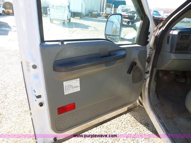 image for item K5484 2004 Ford F550 flatbed truck