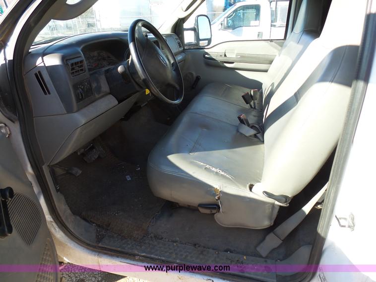 image for item K5484 2004 Ford F550 flatbed truck