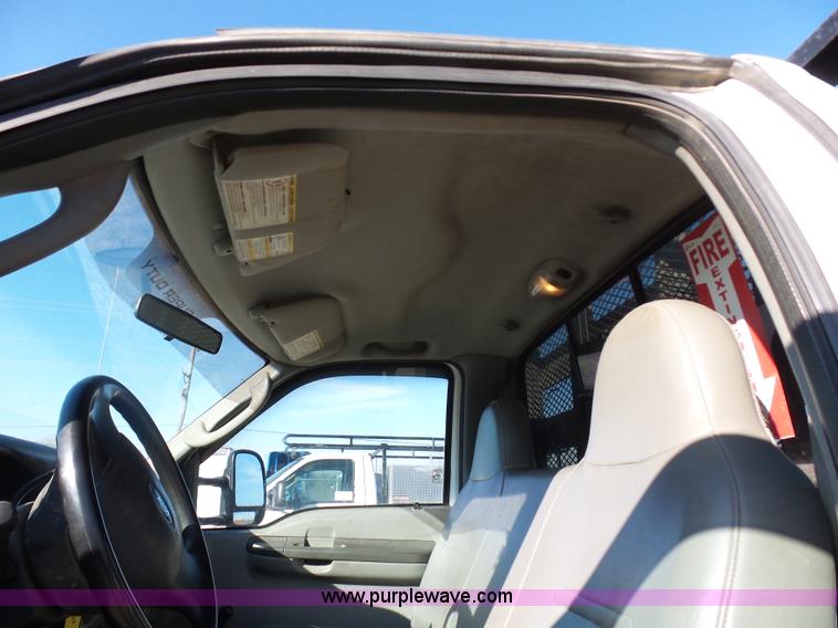 image for item K5484 2004 Ford F550 flatbed truck