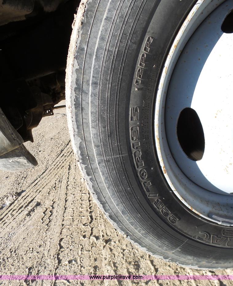 image for item K5485 2007 Ford F550 flatbed truck