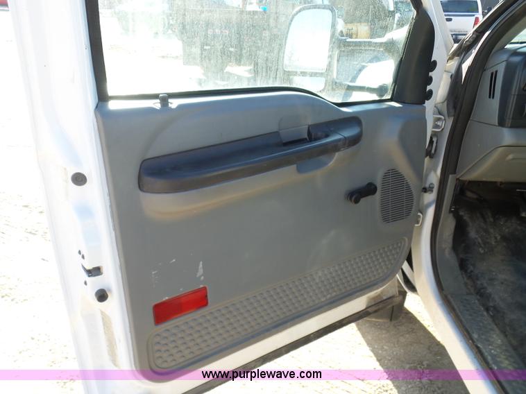 image for item K5485 2007 Ford F550 flatbed truck