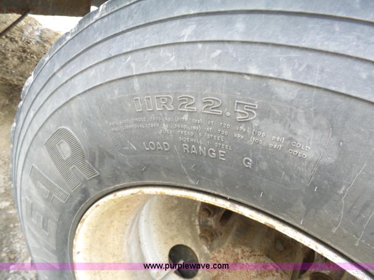 image for item K5488 2004 International DuraStar 4300 fuel truck