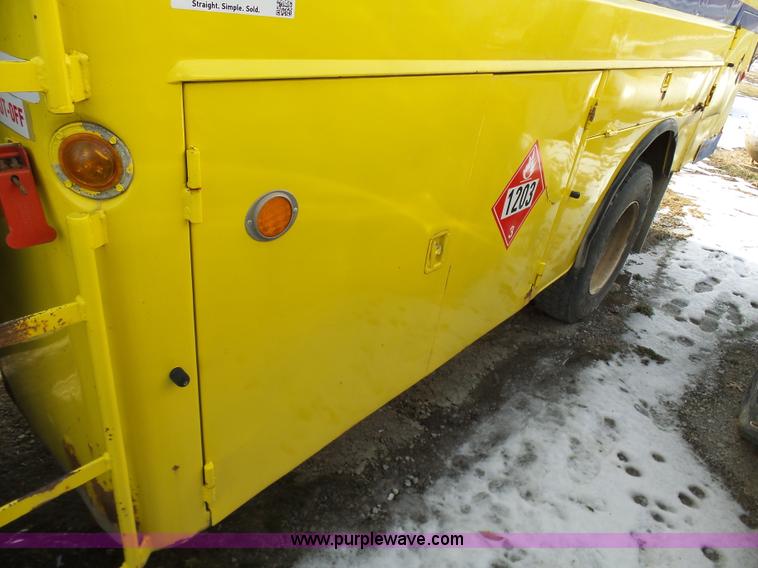 image for item K5488 2004 International DuraStar 4300 fuel truck